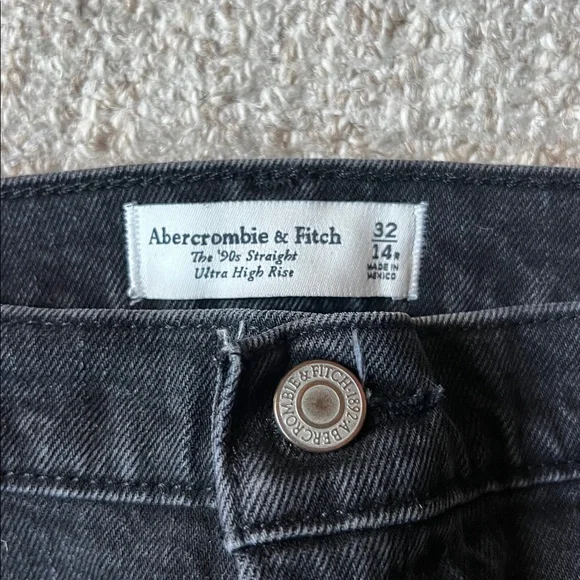Abercrombie & Fitch 90’s Straight Ultra High Rise - Picture 3 of 3